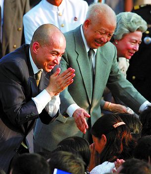 柬埔寨現任國王西哈莫尼為西哈努克和莫尼列太后之子 柬埔寨現任國王西哈莫尼為西哈努克和莫尼列太后之子