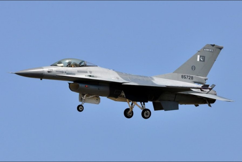 �ͻ�˹̹�b���F16�𶷙C