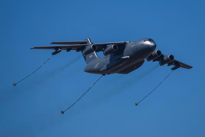 第十五屆中國航展即將舉行 多款戰機進行場地適應性訓練