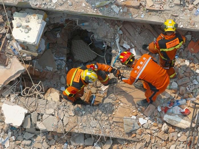 中國救援隊伍在緬開展聯合救援行動