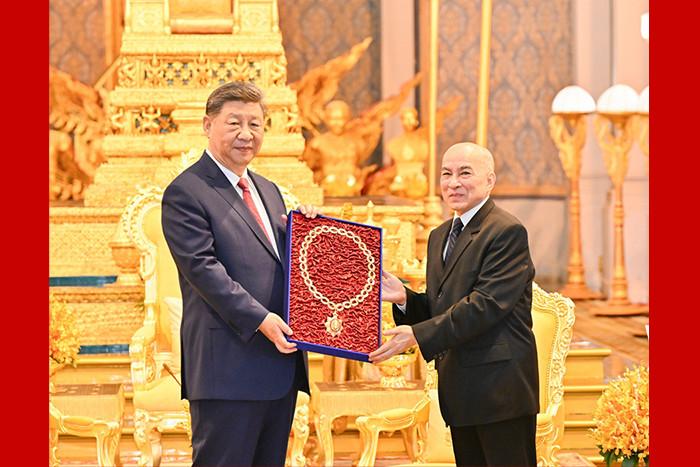 習近平會見柬埔寨國王西哈莫尼