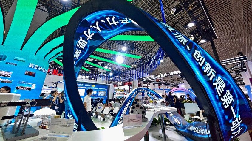 第二十五屆中國國際投洽會(huì)科技感十足