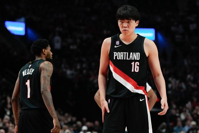 楊瀚森迎來NBA常規賽首秀