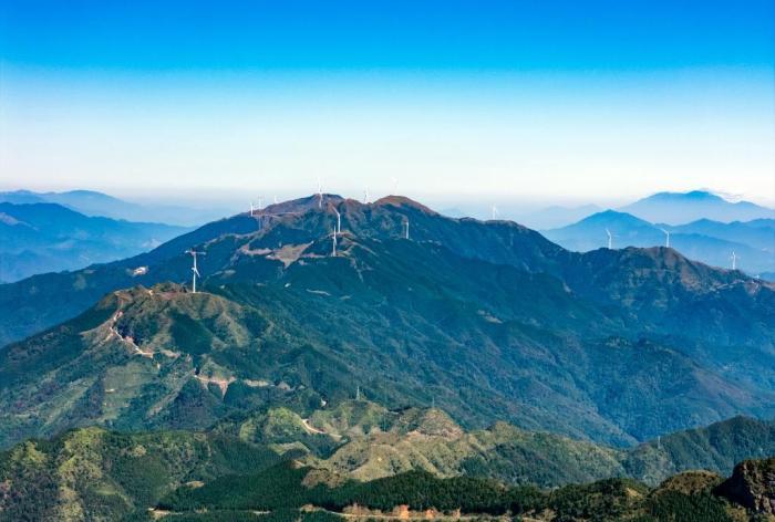 廣西羅城：風(fēng)力發(fā)電繪就壯美生態(tài)畫(huà)卷