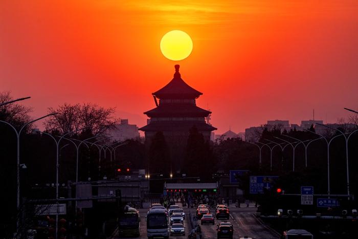 北京天壇祈年殿出現“懸日”景觀