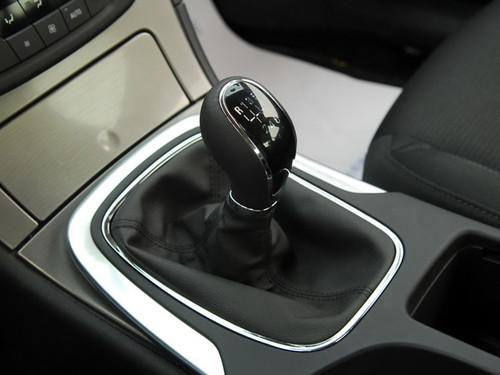 ����߀������1.6L�����b�����l�әC܇��