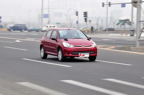 "紅色旋風(fēng)來襲" 測試東風(fēng)雪鐵龍C2 VTS