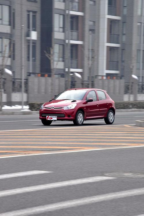 "紅色旋風(fēng)來襲" 測試東風(fēng)雪鐵龍C2 VTS