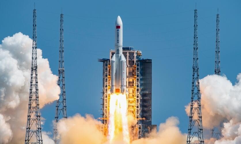 十年鏗鏘步，中國新坐標(biāo)<p>以非凡十年的奮進征程為縱軸，以時代先鋒的擔(dān)當(dāng)作為為橫軸，立于新時代中國的現(xiàn)實原點，來路星光燦燦，今朝群英堂堂。<p>