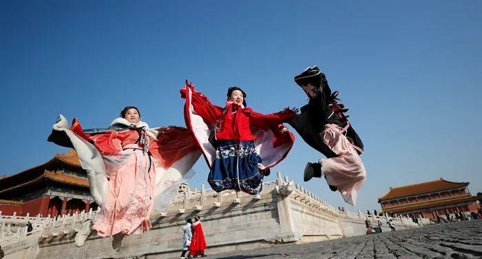 國潮俘獲“Z世代”，中國人審美旨趣向內看