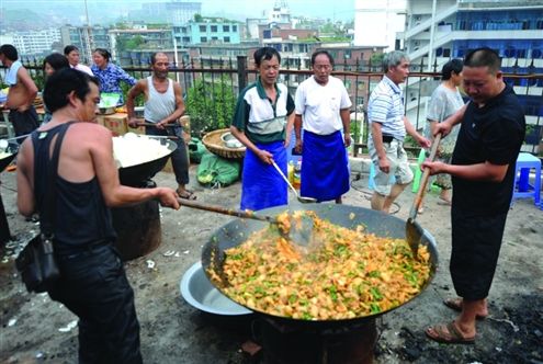 云南災民講述地震瞬間:親見四五人被滾石壓死