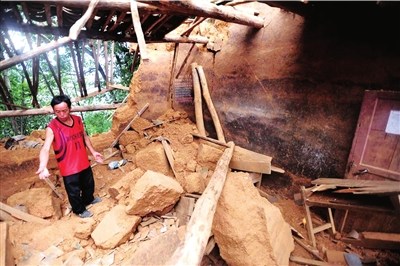 云南彝良災區長期貧困:部分兒童沒吃過方便面