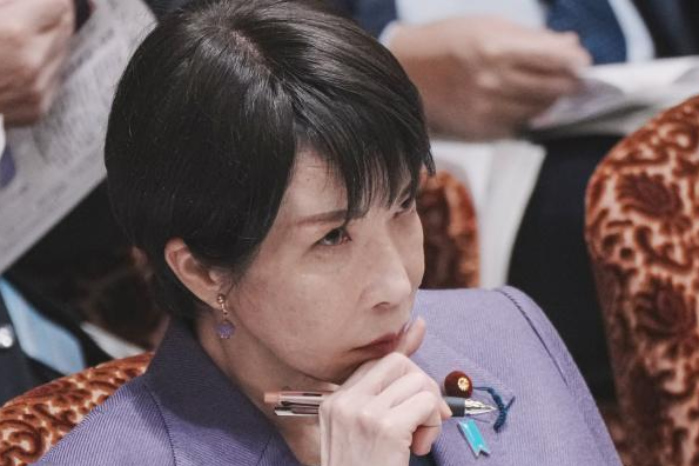 高市早苗向靖國(guó)神社獻(xiàn)祭品