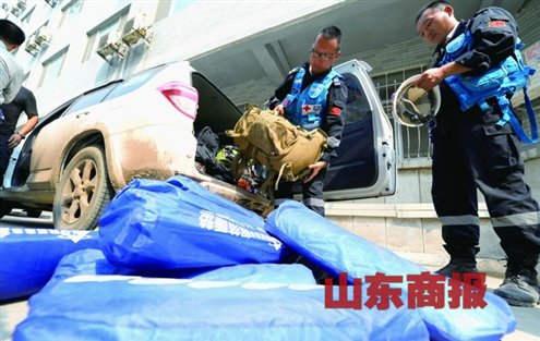 民間救援隊馳援云南震區自備裝備自費參與救助