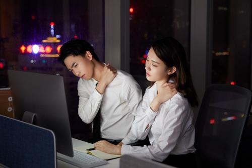 久坐傷身！中醫(yī)教你三組動(dòng)作緩解肩頸疲勞