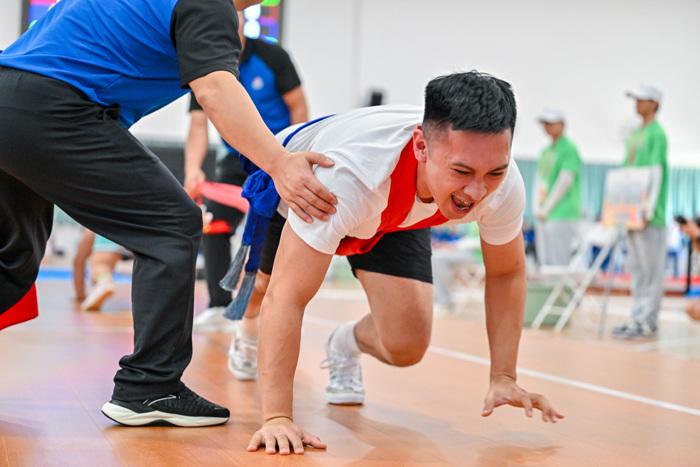 “大象拔河”！一場(chǎng)力與技的較量